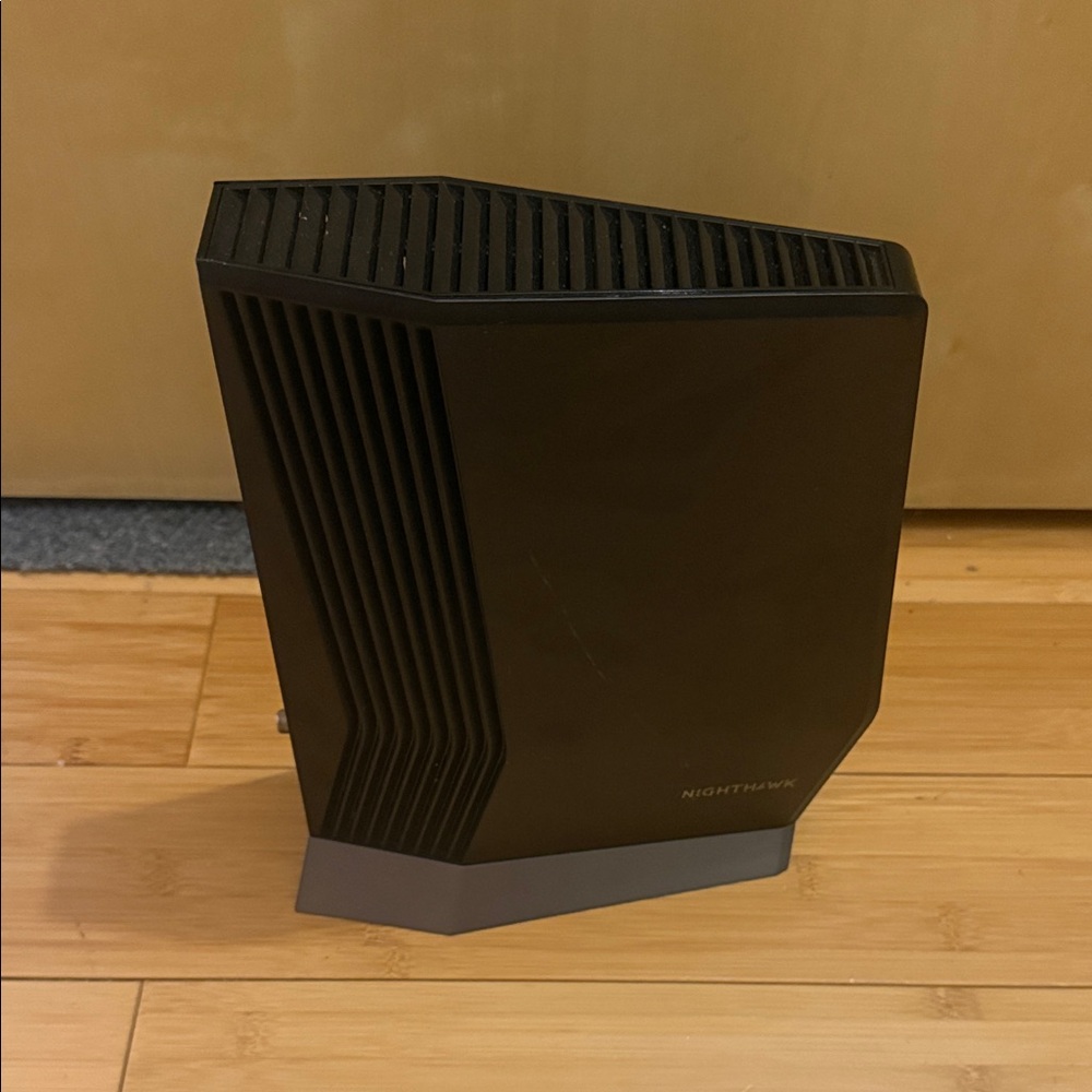 Nighthawk DOCSIS 3.1 Two-in-one Cable Modem + WiFi 6 Router Combo, 6Gbps
